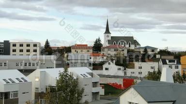 秋日冰岛<strong>小镇</strong>的屋顶和房屋，<strong>北欧</strong>简约建筑